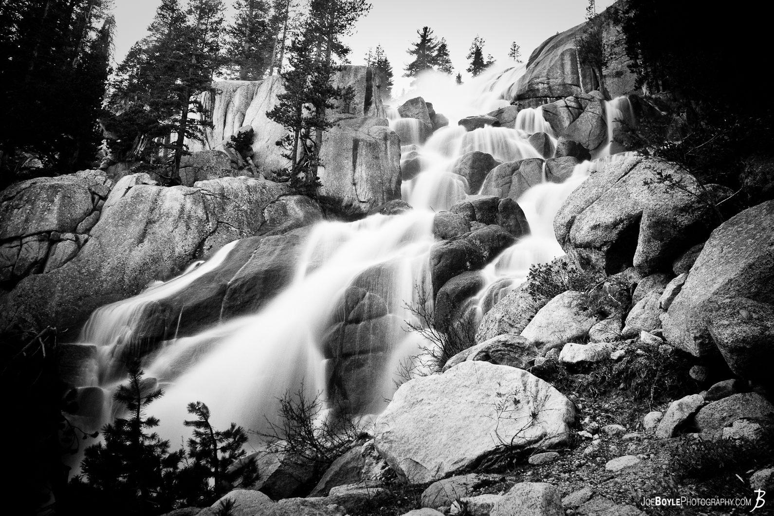 waterfall-over-rocks-black-white