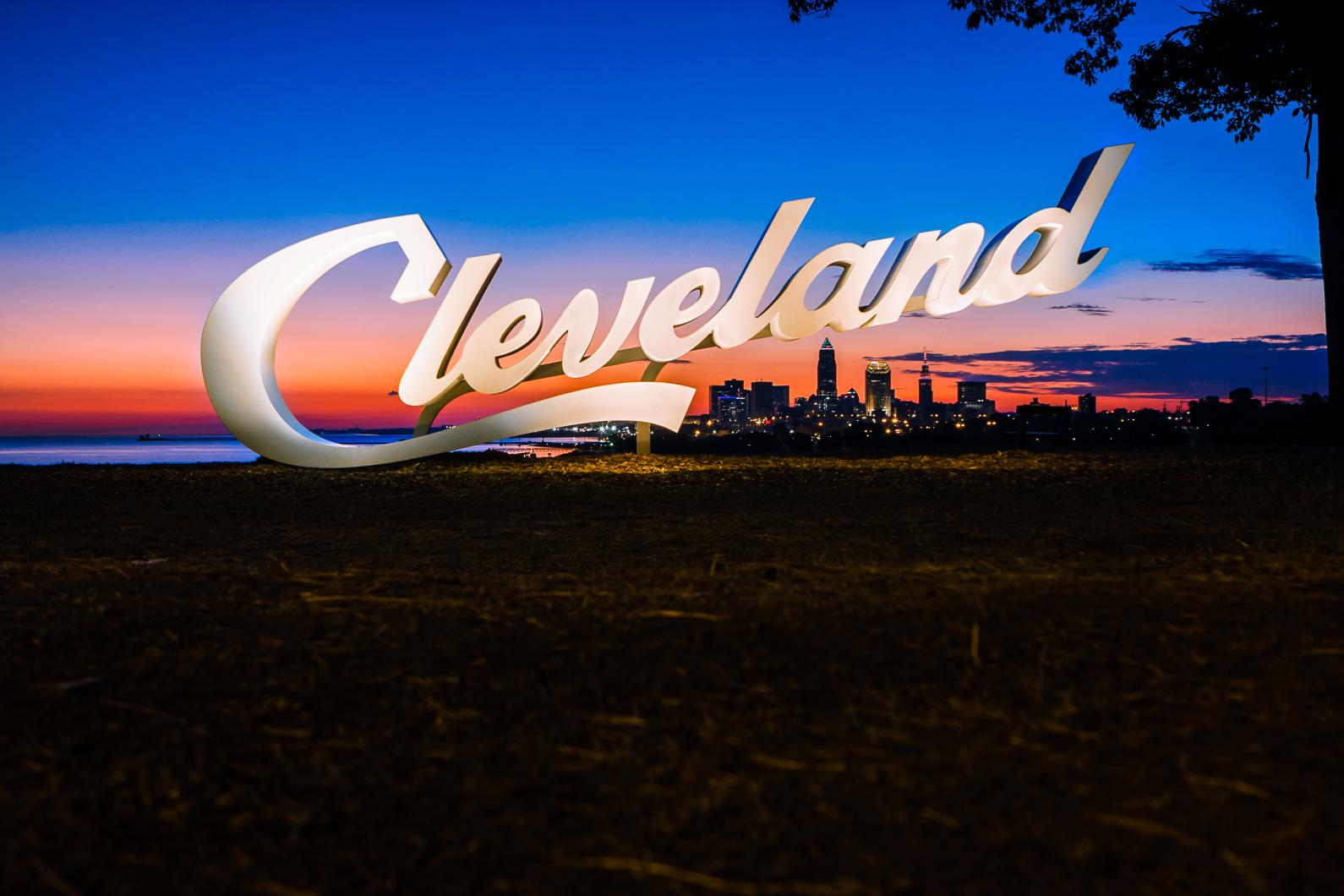 cleveland-sign-during-sunrise-at-edgewater-park-city-beneath-the-sign